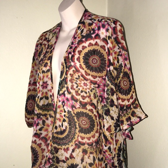 NWOT Live4Truth beautiful pattern short kimono - Picture 5 of 8